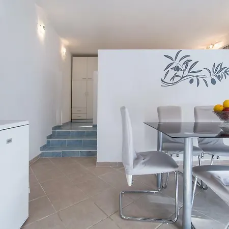 Strma Apartment Vis