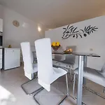 Strma Apartment *